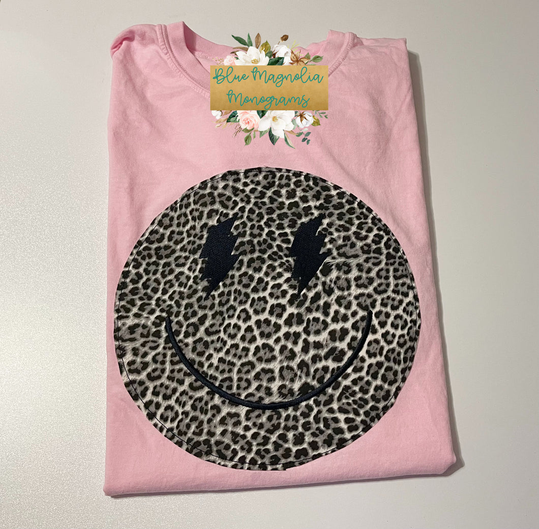 Snow Leopard Smiley Tee-Light Pink